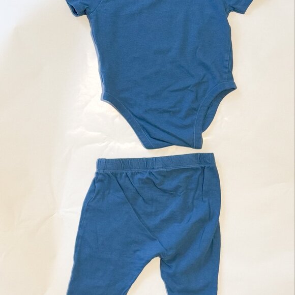 Old Navy boys 2-piece outfit set with little peanut graphic, size 12-18 months - Picture 4 of 4